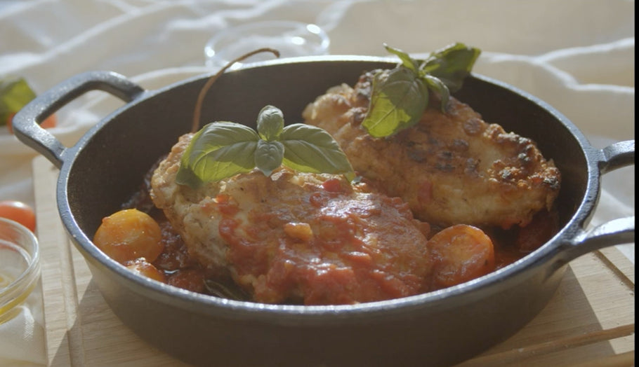 Recipe: Crispy chicken fillet stuffed with soft runny caciocavallo cheese in tomato sauce