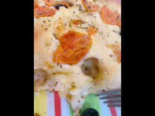 將影片載入圖庫檢視器並播放，Focaccia ⭐️香草麵包 配車厘茄和橄欖 with tomatoes &amp; olives - 250g [🧊急凍]
